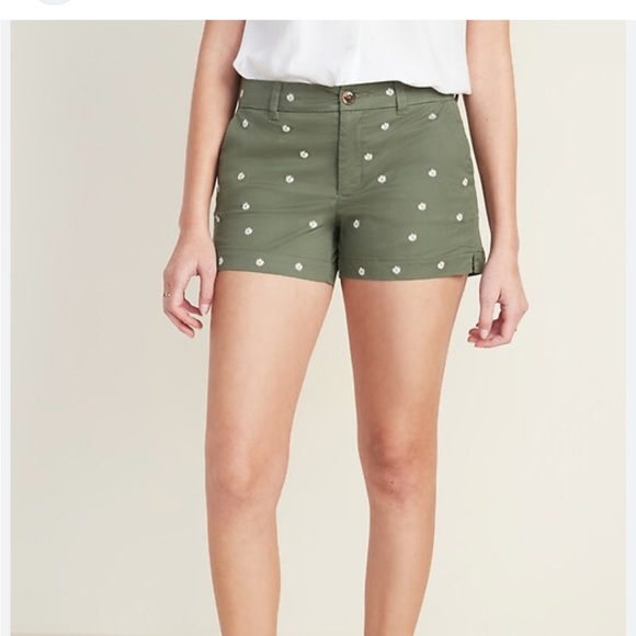 Green Daisy Printed Old Navy Shorts - Picture 3 of 4
